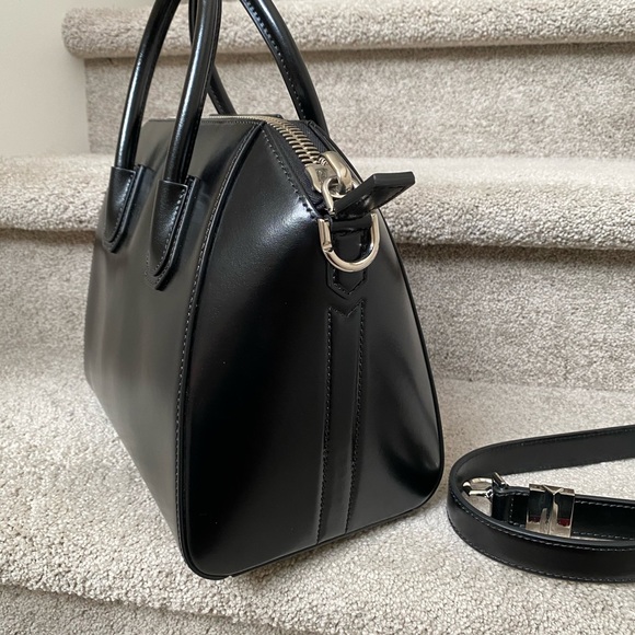 SOLD on 🅿️🅿️💜Last call! Givenchy small Antigona in glazed calfskin - Picture 3 of 16